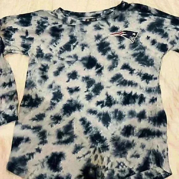 NFL Womens size Medium New England Patriots long sleeve tee... - Picture 2 of 8